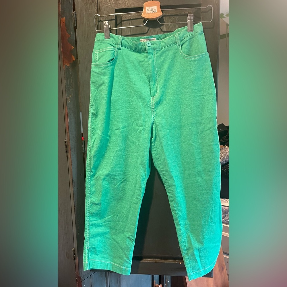 Linen blend Green Cropped jeans w spandex.